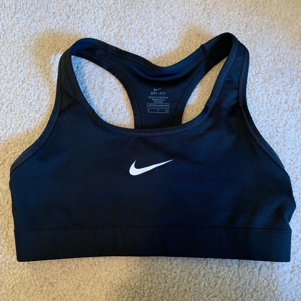 Black Nike dri-fit sports bra